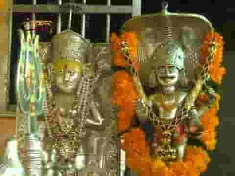 ऊंचे पर्वत बनीयो देवरो देव खेतला वालो भजन लिरिक्स