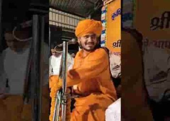 भोलो भांग धतूरा खावे बाबो तन पर भस्मी रमावे