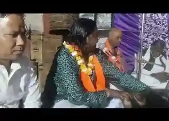 चलते चलते गिर ना जाना जीवन पथ अंजाना है